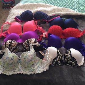 9 VICTORIA’S SECRET BRAS 32D